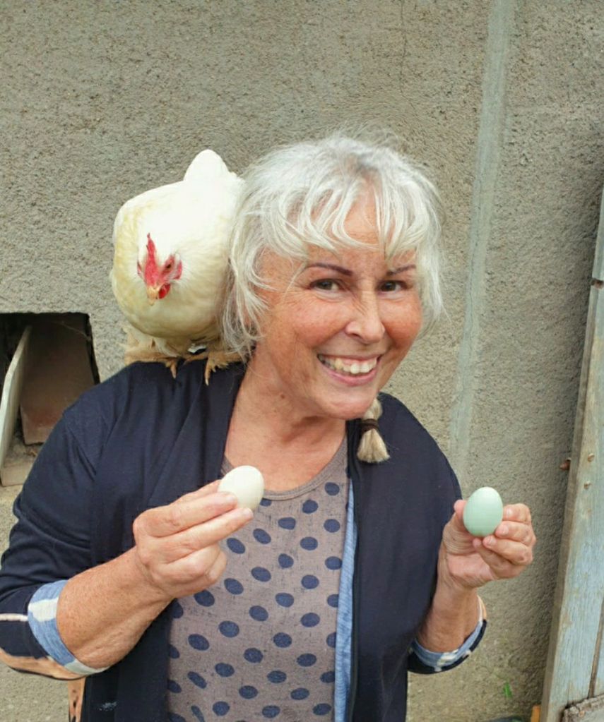 Geniet van de klassieke Croque Madame, een rijke combinatie van gegrild brood, gesmolten kaas en ham, bekroond met een perfect gebakken ei voor een ware smaakexplosie.






