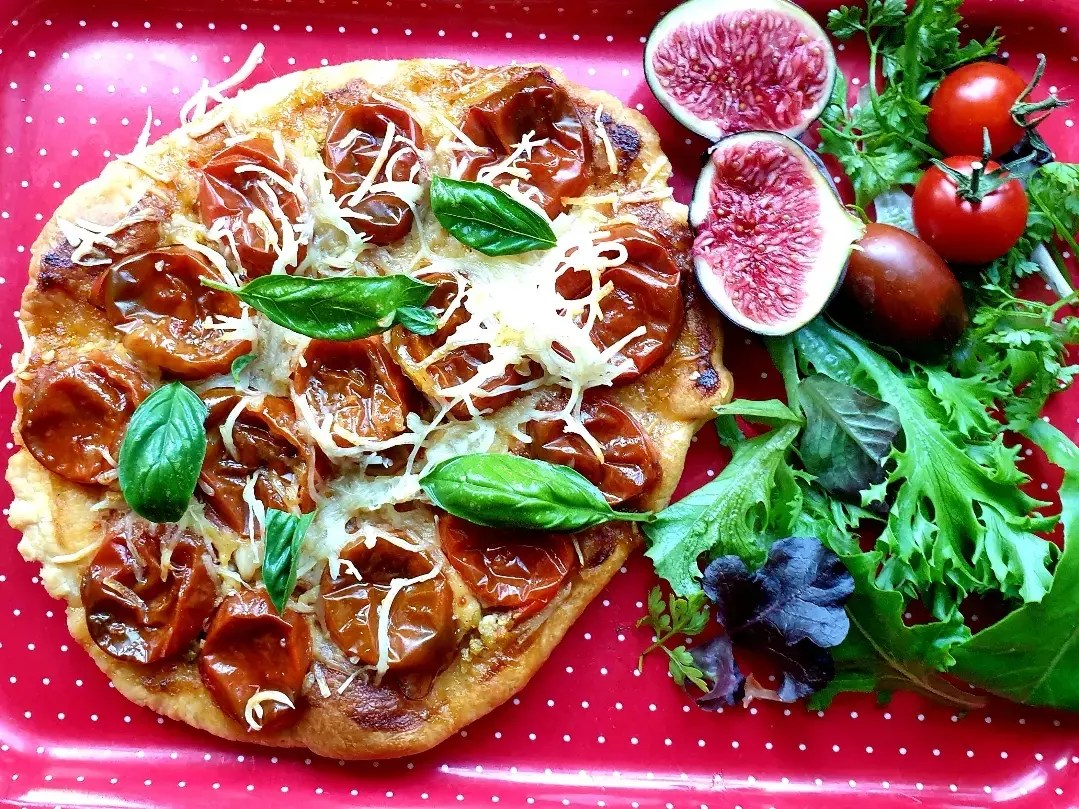 Tarte à la Tomate et Moutarde: Een Knapperige Ode aan de Zomer